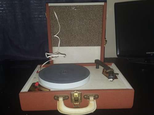 Gallo Cub Portable Record Player